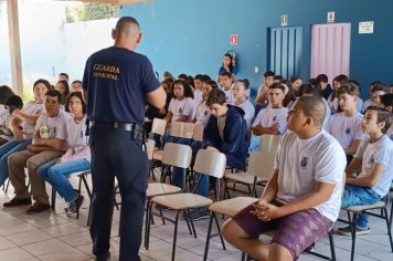 Guarda Municipal, em parceria com o Departamento de Educação, leva o Maio Amarelo para a escola Osório Lemaire de Moraes