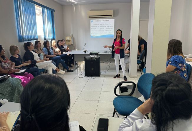 Enfermeiras de Paraguaçu Paulista participam de roda de conversa sobre assistência às gestantes no município