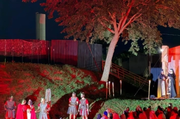 Foto - Paixão de Cristo 2026 bate recorde de público e emociona mais de 3 mil pessoas