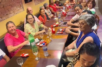 Foto - Idosos dos CRAS participam de confraternização para encerramento das atividades de 2023
