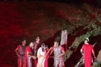 Foto - Paixão de Cristo 2026 bate recorde de público e emociona mais de 3 mil pessoas