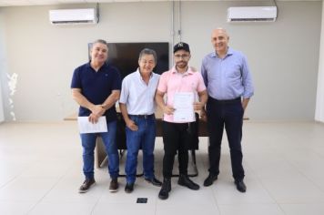 Foto - Prefeitura Municipal entrega certificados a concluintes de cursos realizados em parceria com o Senai