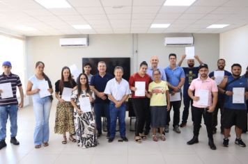 Foto - Prefeitura Municipal entrega certificados a concluintes de cursos realizados em parceria com o Senai