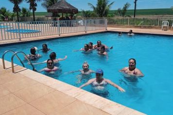 Foto - Integrantes dos grupos de Fortalecimento de Vínculos dos CRAS participam de confraternização