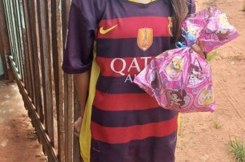 Foto - Departamento de Saúde entrega brindes a crianças que participaram da Campanha Natal Sem Dengue