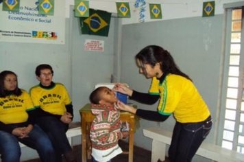 Foto - VACINAÇÃO CONTRA A PARALISIA INFANTIL EM PARAGUAÇU