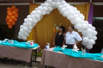 Foto - PREFEITO ENTREGA OVOS DE PÁSCOA AOS ALUNOS DA EMEI DONA COTA