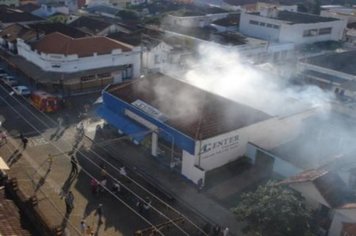 Foto - Incêndio no centro da cidade