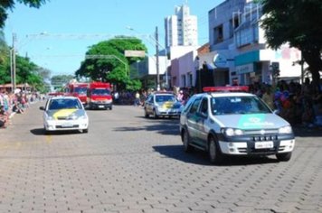 Foto - DESFILE DO ANIVERSÁRIO DA CIDADE - 2010 - 85 ANOS