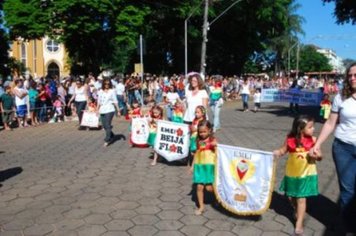 Foto - DESFILE DO ANIVERSÁRIO DA CIDADE - 2010 - 85 ANOS