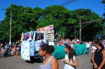 Foto - DESFILE DO ANIVERSÁRIO DA CIDADE - 2010 - 85 ANOS