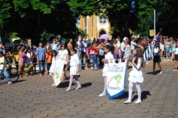 Foto - DESFILE DO ANIVERSÁRIO DA CIDADE - 2010 - 85 ANOS