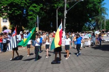 Foto - DESFILE DO ANIVERSÁRIO DA CIDADE - 2010 - 85 ANOS