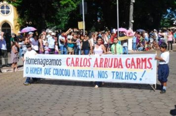 Foto - DESFILE DO ANIVERSÁRIO DA CIDADE - 2010 - 85 ANOS