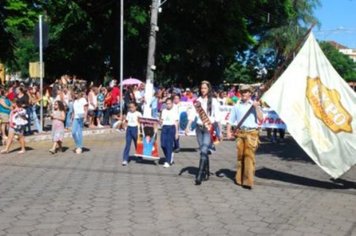 Foto - DESFILE DO ANIVERSÁRIO DA CIDADE - 2010 - 85 ANOS