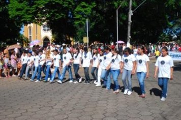 Foto - DESFILE DO ANIVERSÁRIO DA CIDADE - 2010 - 85 ANOS
