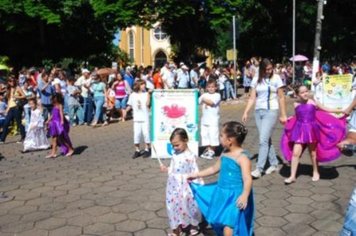 Foto - DESFILE DO ANIVERSÁRIO DA CIDADE - 2010 - 85 ANOS