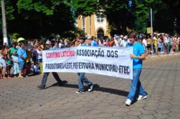 Foto - DESFILE DO ANIVERSÁRIO DA CIDADE - 2010 - 85 ANOS