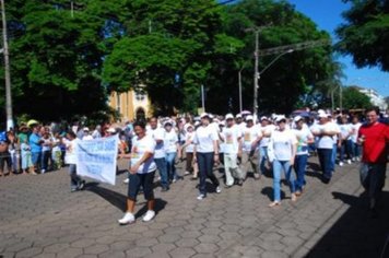Foto - DESFILE DO ANIVERSÁRIO DA CIDADE - 2010 - 85 ANOS