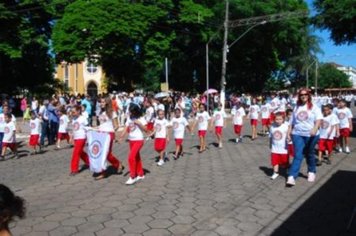 Foto - DESFILE DO ANIVERSÁRIO DA CIDADE - 2010 - 85 ANOS