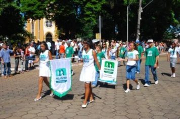 Foto - DESFILE DO ANIVERSÁRIO DA CIDADE - 2010 - 85 ANOS