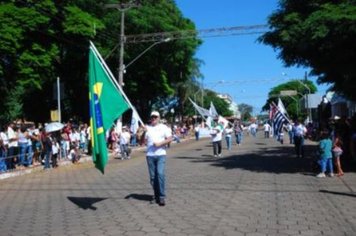 Foto - DESFILE DO ANIVERSÁRIO DA CIDADE - 2010 - 85 ANOS