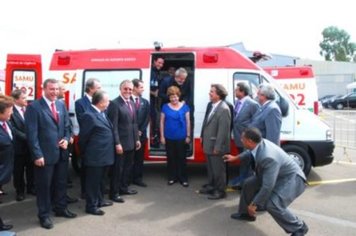 Foto - Entrega da SAMU ao prefeito Ediney em Tatuí