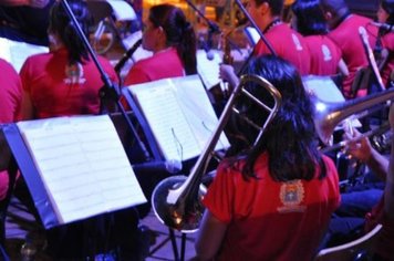 Foto - EnCantos de Natal - Show Lyra Municipal na Roseta