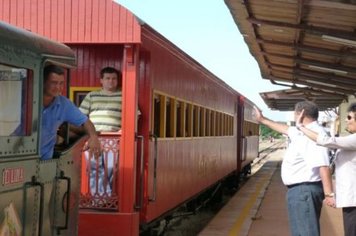 Foto - Passeio do Trem Turístico - Sábado - 16 de abril - Especial