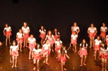 Foto - Show de Fanfarra e Dança