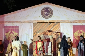 Foto - Paixão de Cristo 2026 bate recorde de público e emociona mais de 3 mil pessoas