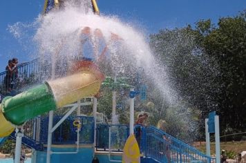 Foto - Crianças atendidas nos projetos da Assistência Social realizam passeio de encerramento das atividades do ano