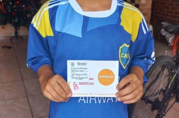 Foto - Departamento de Saúde entrega brindes a crianças que participaram da Campanha Natal Sem Dengue