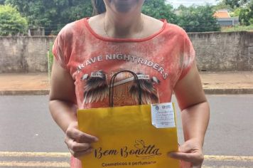 Foto - Departamento de Saúde entrega brindes a crianças que participaram da Campanha Natal Sem Dengue