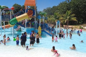 Foto - Crianças atendidas nos projetos da Assistência Social realizam passeio de encerramento das atividades do ano