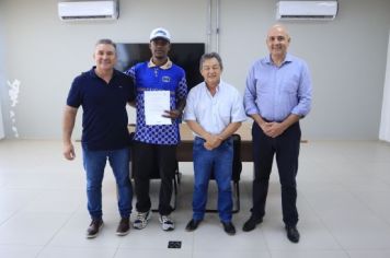 Foto - Prefeitura Municipal entrega certificados a concluintes de cursos realizados em parceria com o Senai