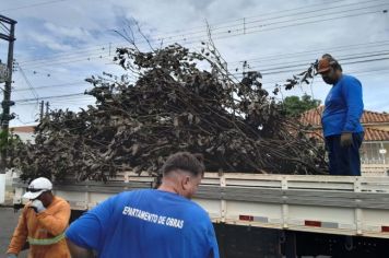 Na luta constante contra o descarte irregular de lixo, Departamento de Obras intensifica limpeza em áreas públicas de Paraguaçu Paulista