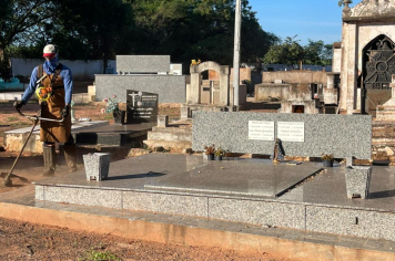 Mutirão de limpeza deixa Cemitério de Sapezal mais seguro e bem cuidado