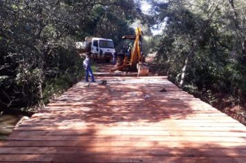 Departamento de obras entrega a reforma da ponte que passa sobre o Rio Capivara 
