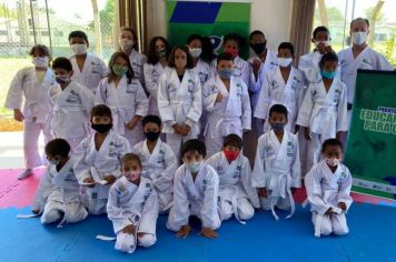 Alunos do Judô recebem novos kimonos