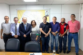 Prefeita Almira Garms participa de reunião sobre projeto de duplicação da SP/284
