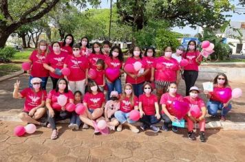 Mulheres do CRAS III marcam presença em caminhada pelo Outubro Rosa