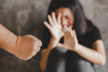 'Agosto Lilás' alerta sociedade sobre violência doméstica