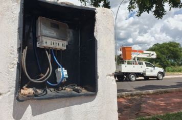 Vândalos danificam fiação na Avenida 7 de Setembro na tentativa de furto