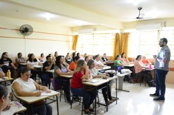 Professores da rede municipal de ensino de Paraguaçu Paulista participam de capacitações.