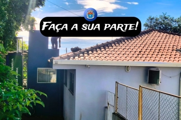 Prefeitura realiza manutenção de calhas em prédios públicos para reforçar o combate à dengue