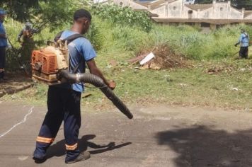 Ação de limpeza urbana está 'atrás' da Delegacia de Polícia Civil