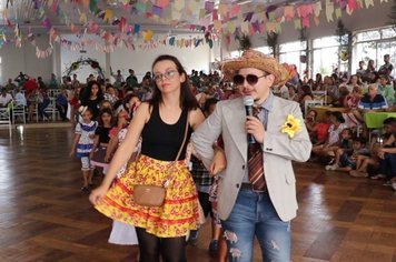 Mais de 700 pessoas atendidas pela Assistência Social de Paraguaçu confraternizam em festa julina