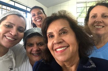 Prefeita Almira visita escolas, creches e CRAS para participar de atividades em homenagem às mães