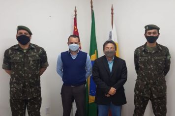Chefe do Posto de Recrutamento visita Junta Militar de Paraguaçu 